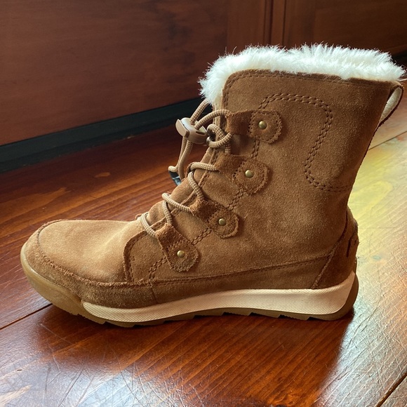 Sorel Youth Whitney II Joan Lace Boot, in Velvet Tan, SZ 5 - Picture 7 of 14
